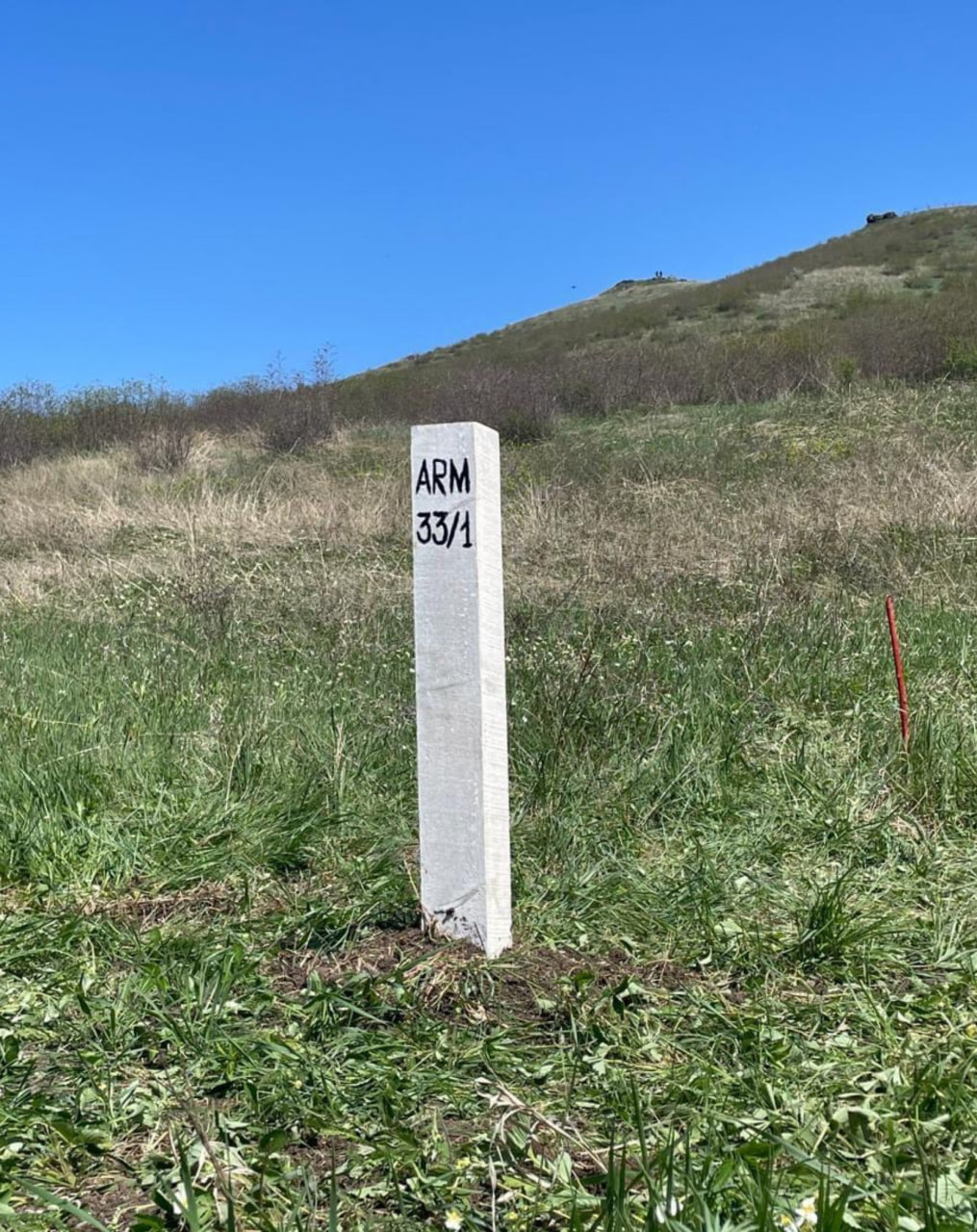 Ով որ կարծում է, որ այս սյունները մեզ ավելի լավ են պաշտպանելու թուրքից, քան կայուն ու մարտունակ բանակը, կամ հիմար է կամ թրքամետ սրիկա