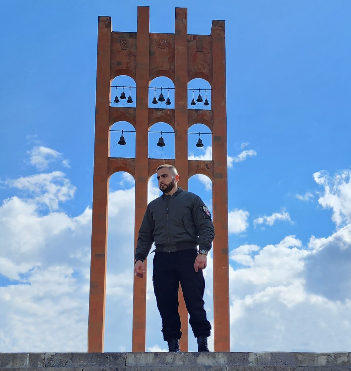 Մի անգամ մի լրագրող ինձ ասաց, թե մեկ նախադասությամբ ես ինքս ինձ ինչպես կբնութագրեմ, ես էլ պատասխանեցի՝ «Հայ ազգի համար քաղաքական զինվոր եմ և Գարեգին Նժդեհը իմ ուղեցույցն է»