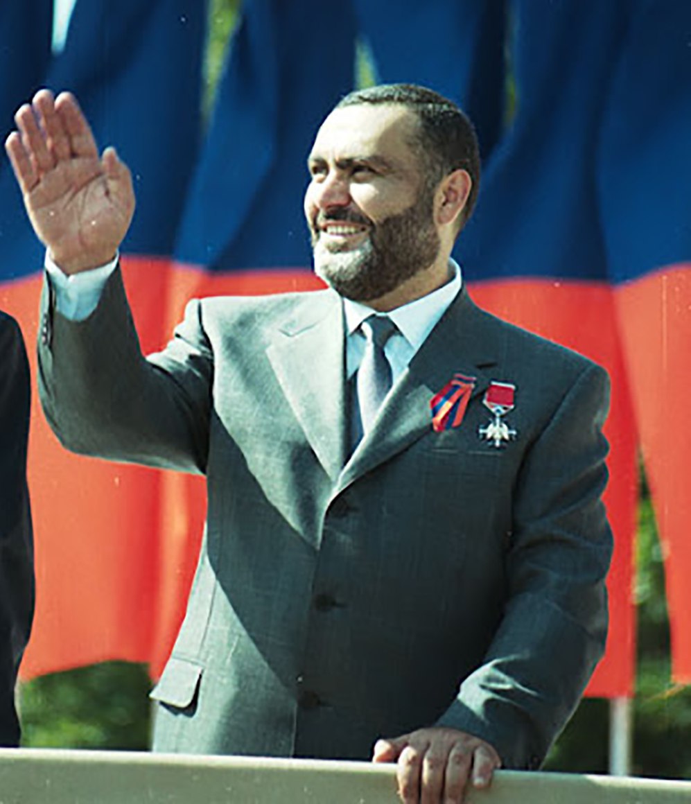 A person is not a Christmas tree to be decorated with various medals, especially if there is no value behind it...