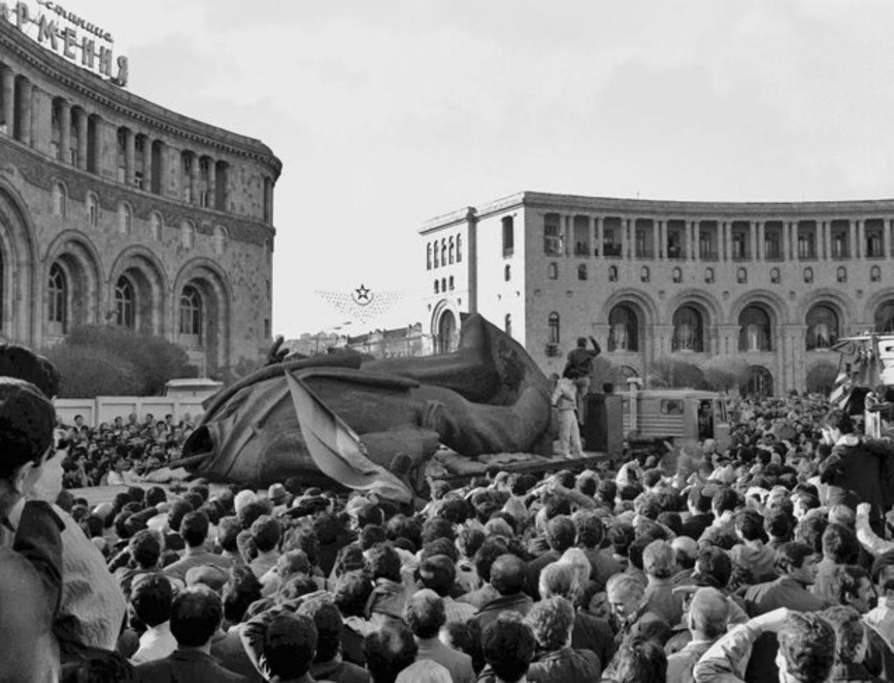 Հայաստանում 1991թ-ին Լենինի արձանները տապալվեցին...