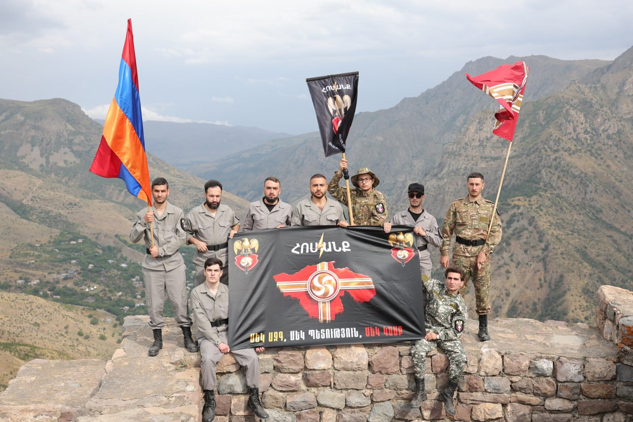 By raising the flag of resistance, we send a message to the entire world..