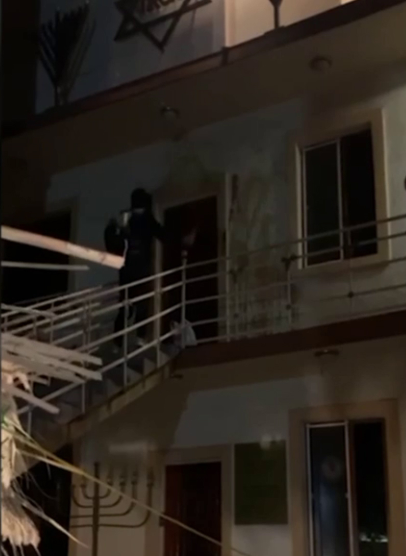 Երեկ Երևանում գտնվող սինագոգը պղծվեց մի անհայտ մարդու կողմից....