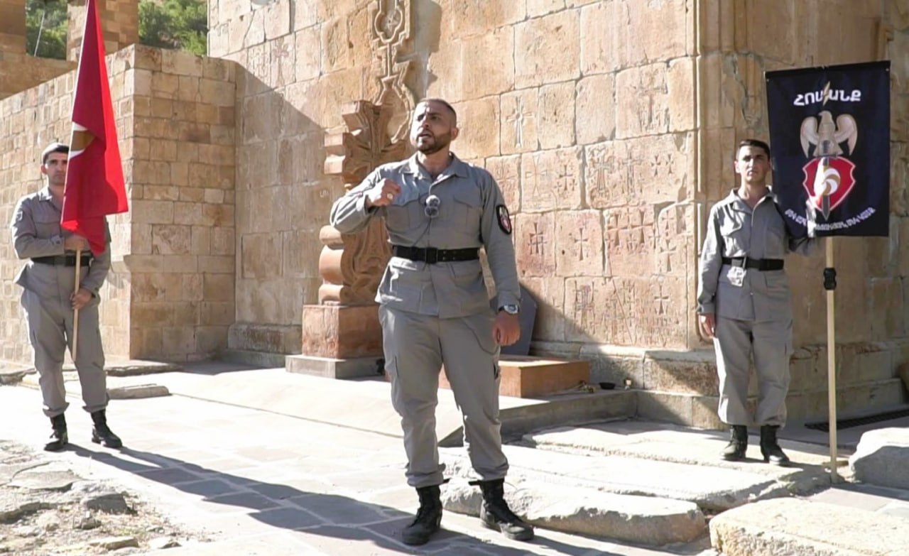 Մենք՝ նոր սերնդի ցեղակրոններս, կանգնած ենք որպես հեղափոխականներ...