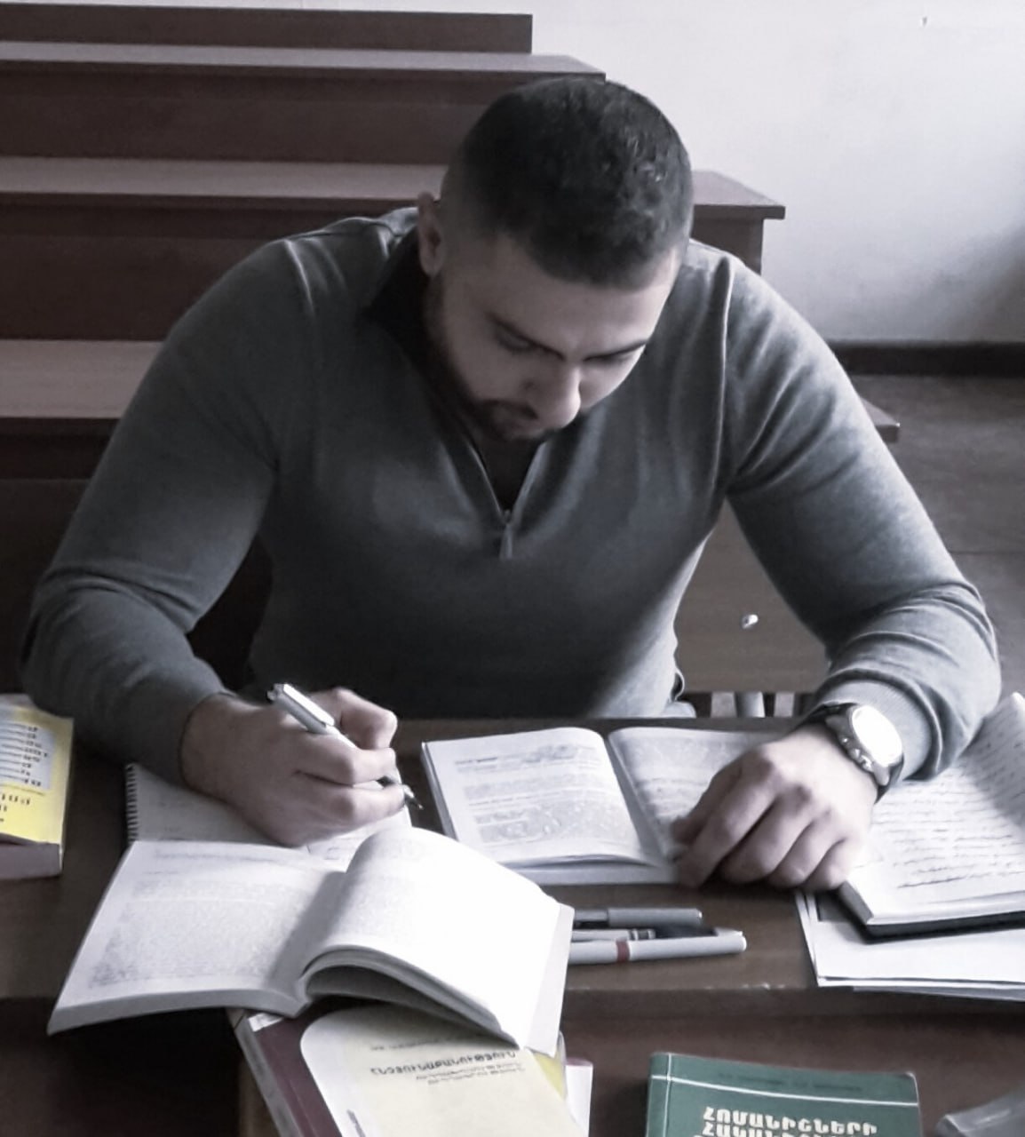 Հայերեն կարդալ ու գրել ինքնուրույն սովորել էի 17 տարեկանում...