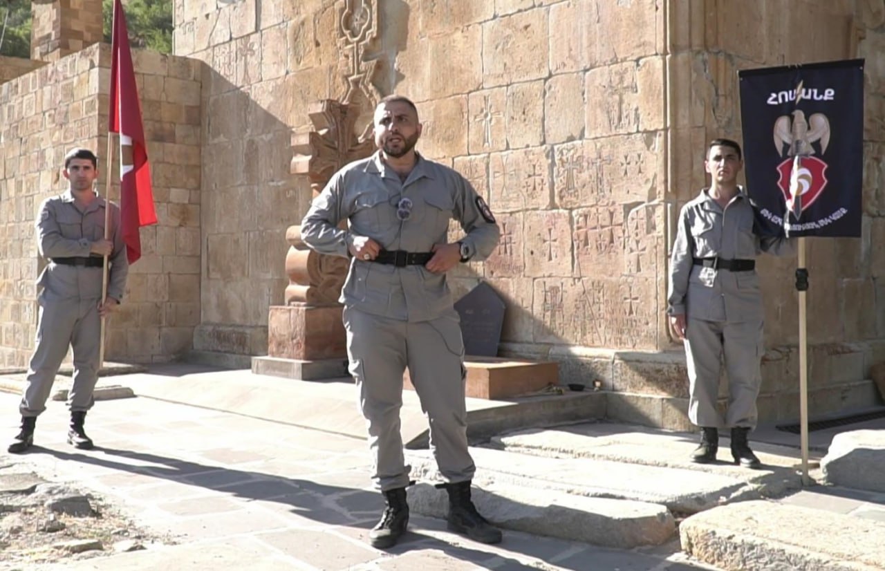 Մենք չենք կարող շարժվել ըստ այն բանի, թե որ կողմն է քամին փչում...