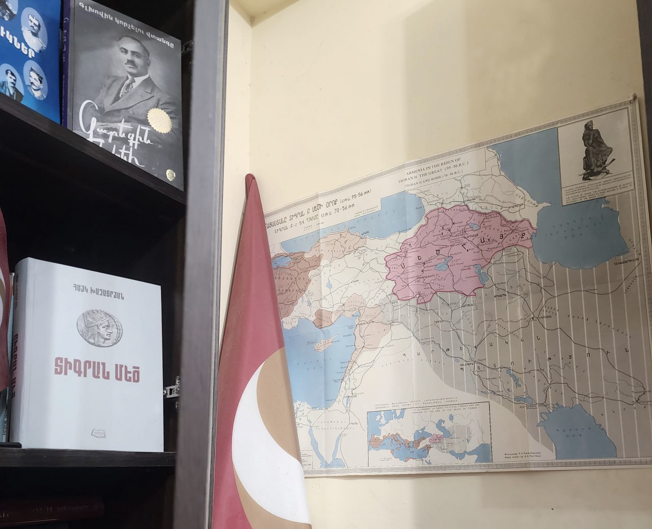 Ամեն ազգայնական հայի գրասեղանի դիմաց պետք է միշտ լինի այսպիսի նկար...