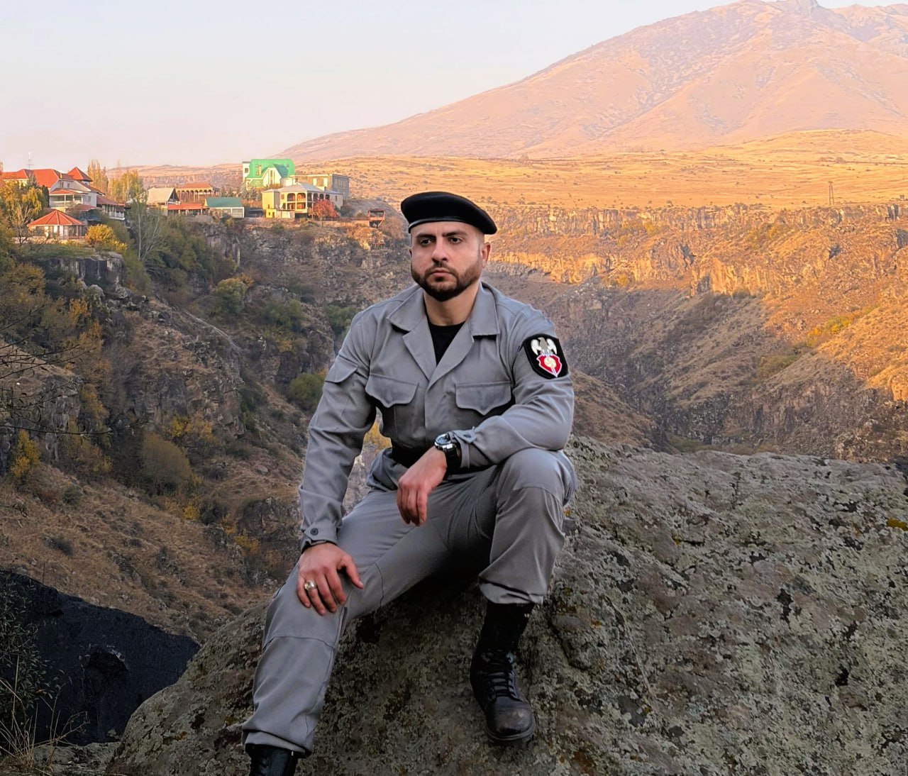 Քաղաքական շարժման առաջնորդ լինելը արտոնություն չէ...