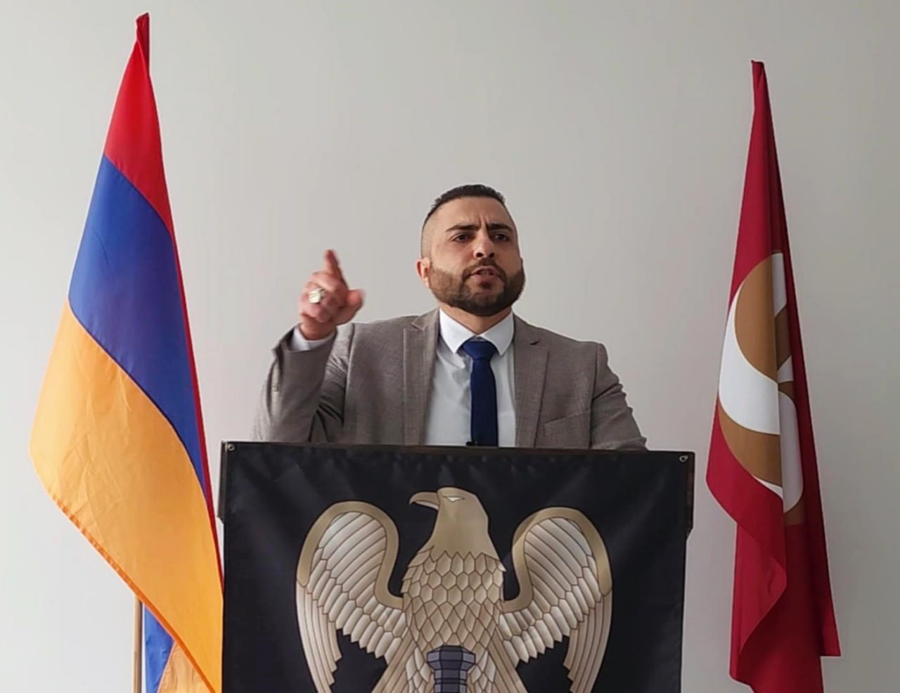 Եվ ահա այսպես, մենք ապրում ենք շատ հետաքրքիր ու ճակատագրական...