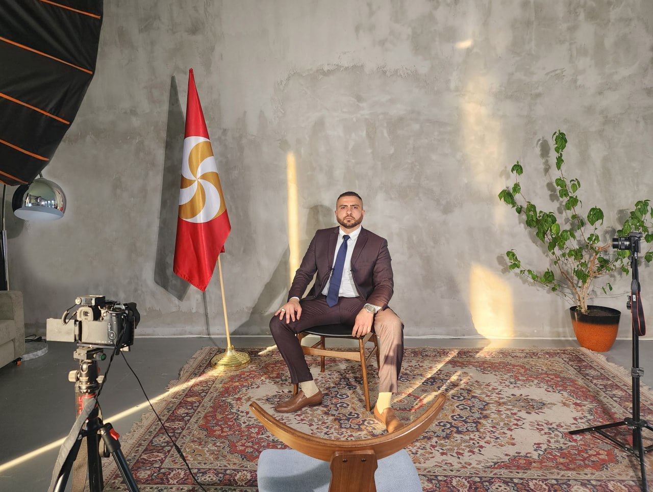 Վարագույրից այն կողմ...